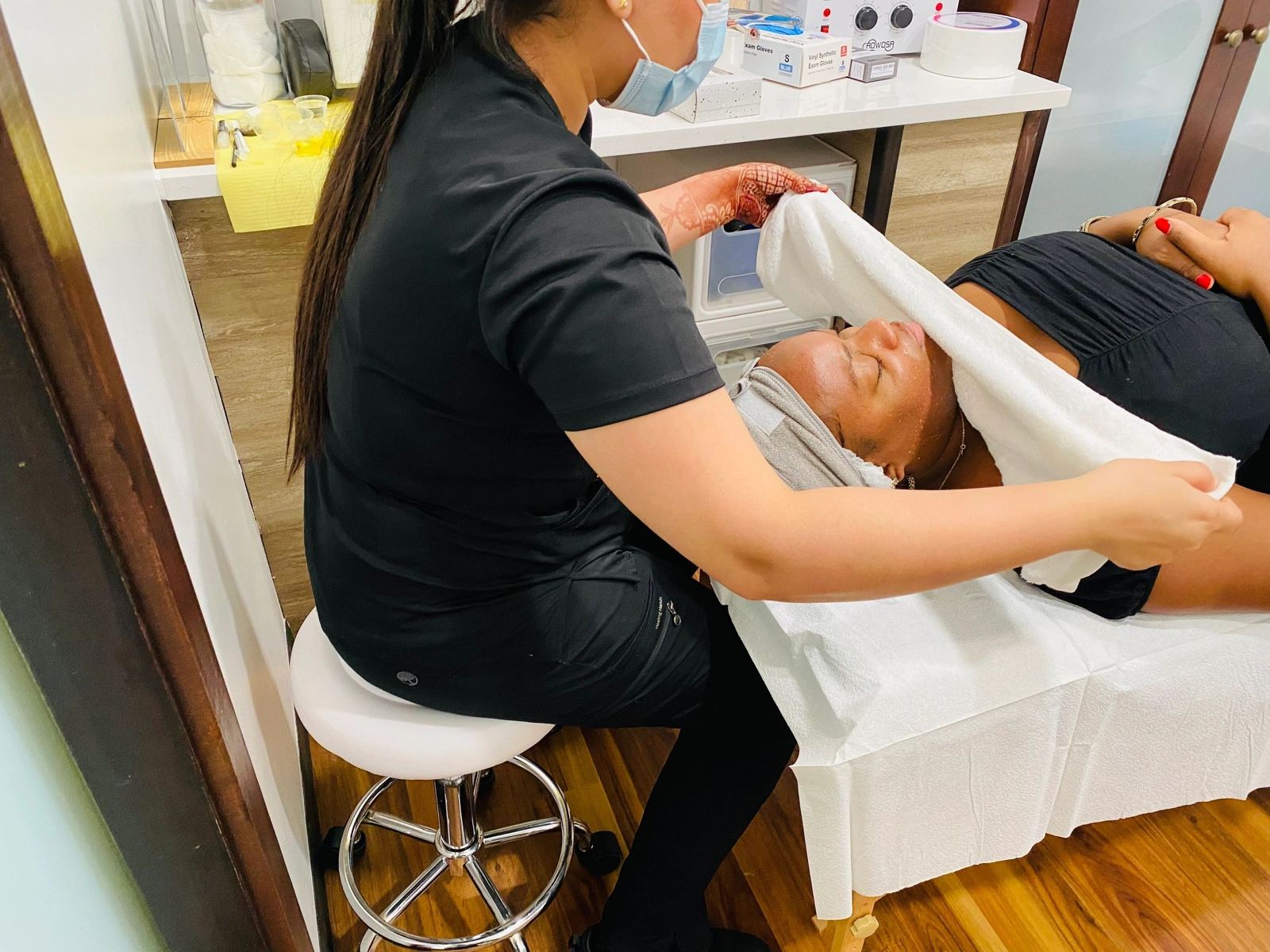 Facials and dermaplaning